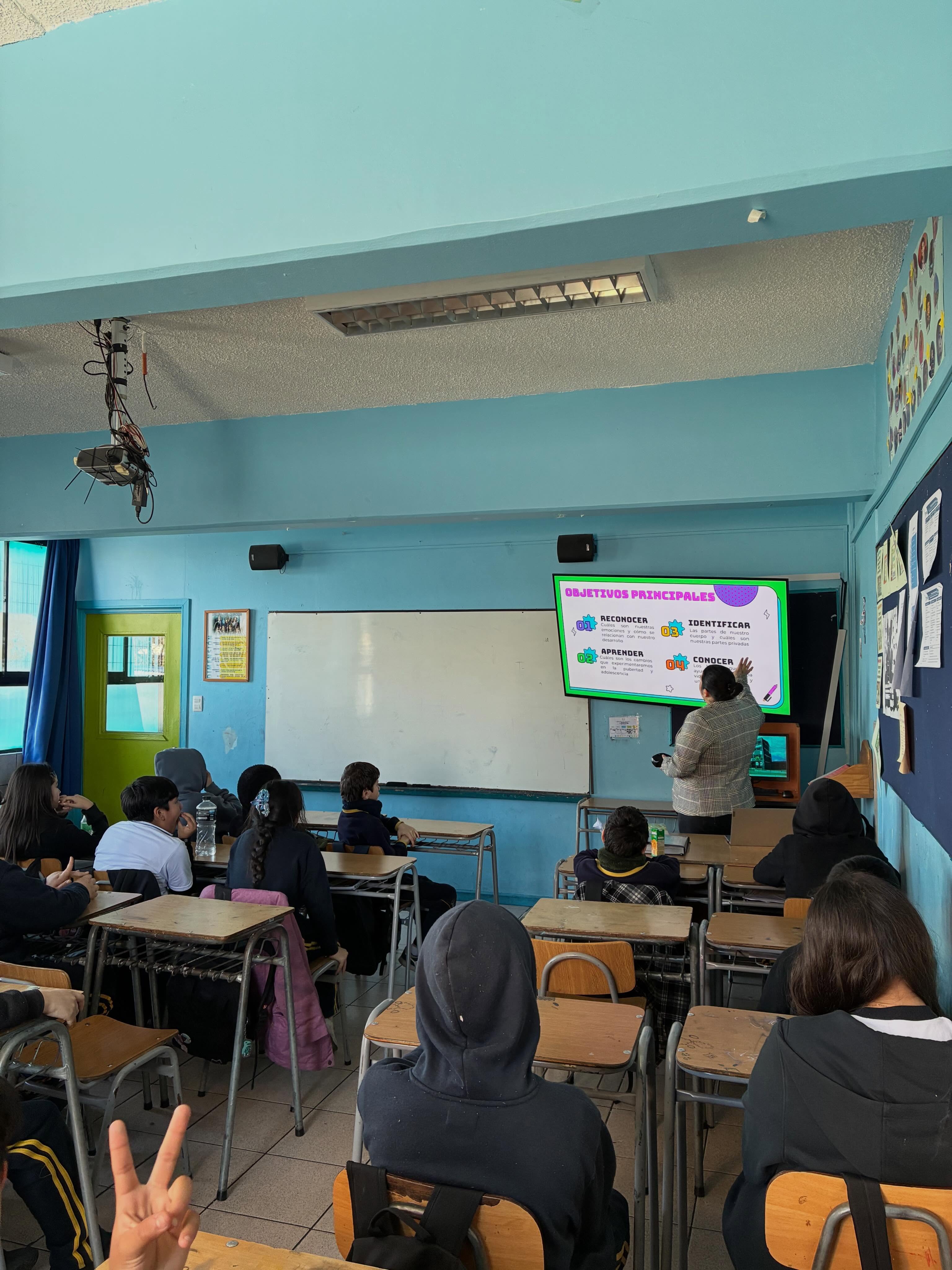 Hoy nuestros estudiantes de 6º básico participaron en una enriquecedora charla de Educación Sexual, a cargo de la profesional enfermera Tamara Sobarzo🩺